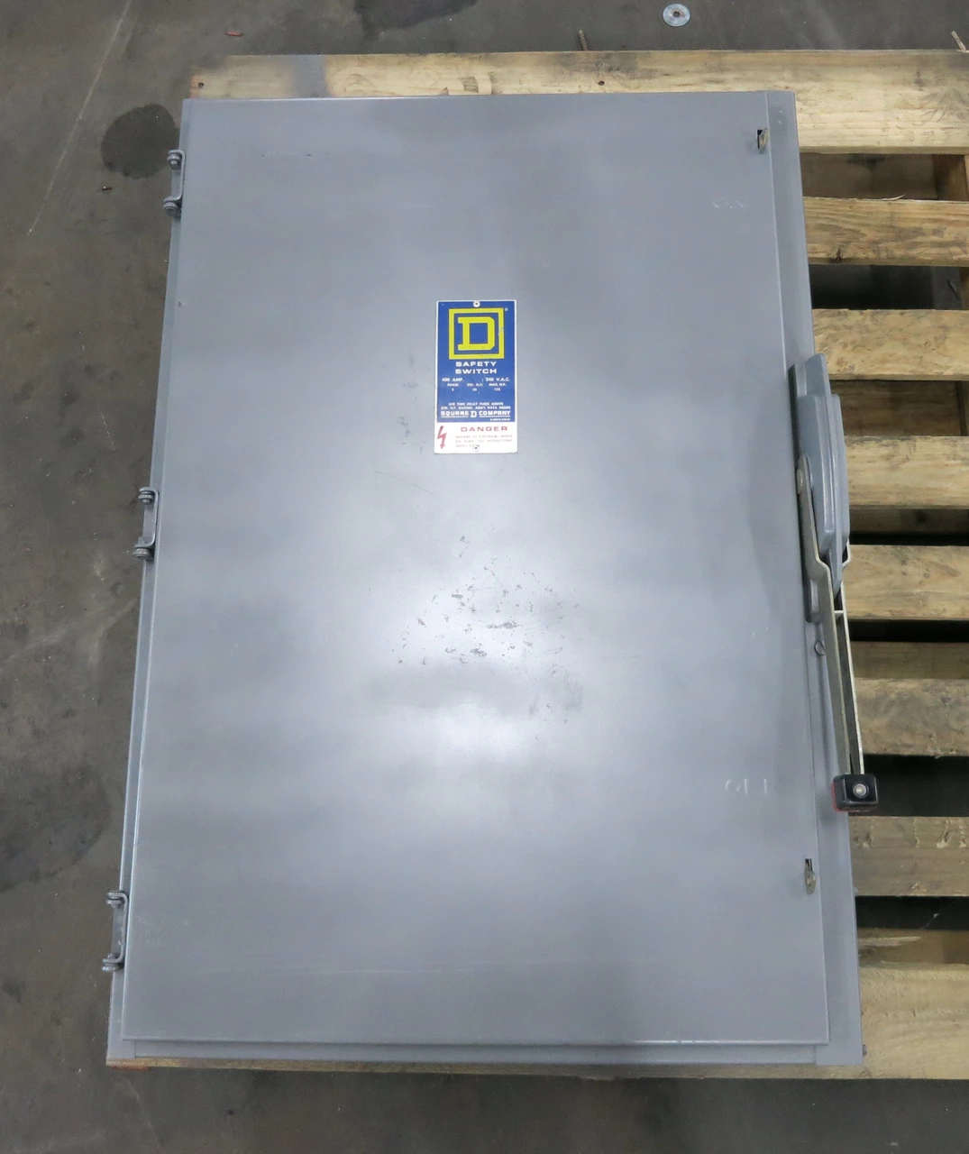 Square D H325N 400A 240V Fusible Safety Switch Disconnect 400 Amp H325-N D2 (DW5608-2)