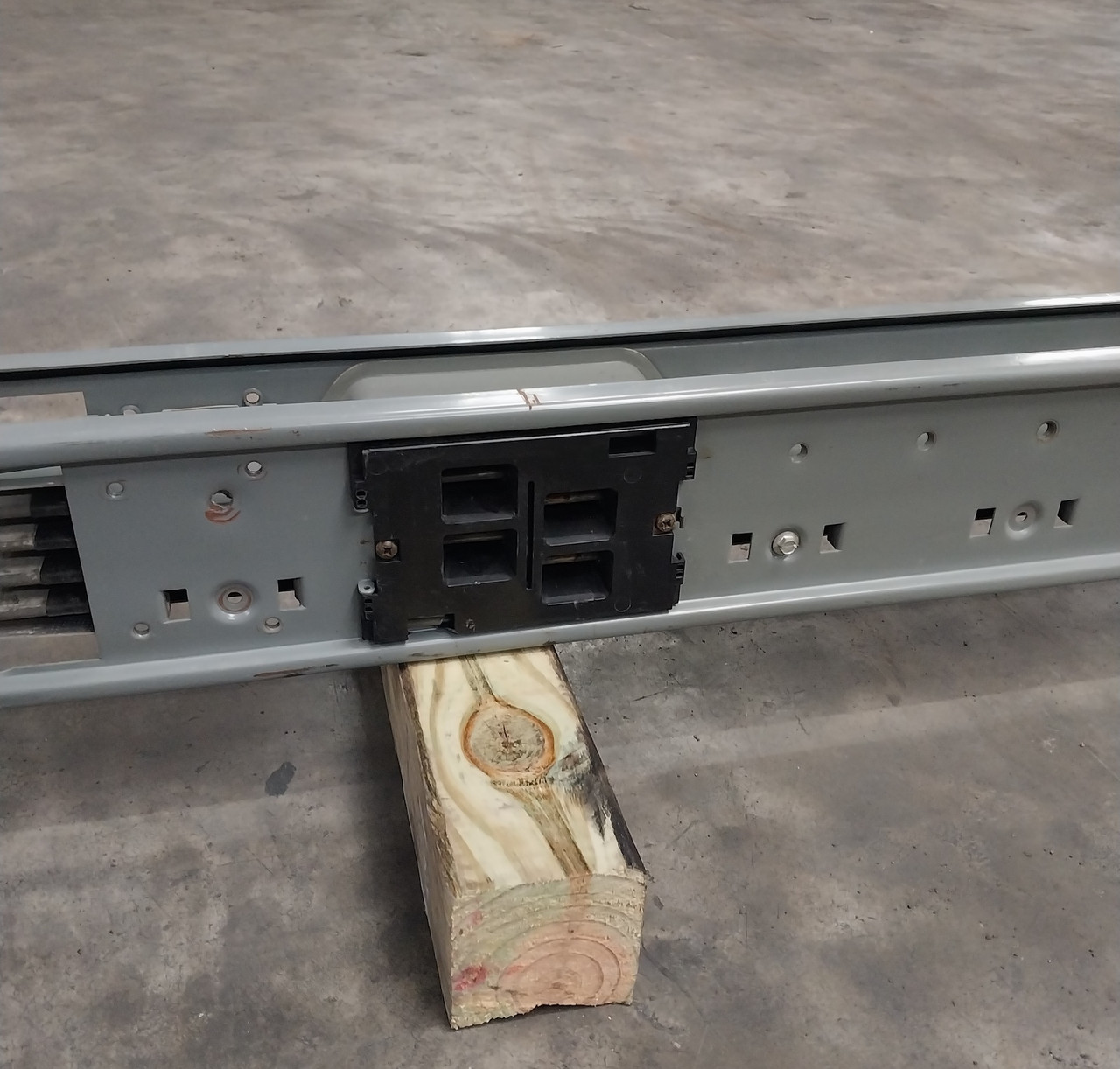 Square D AP2508G10 800A I-Line II 10ft Busway Plug-In 3PH 4W 800 Amp 480/277V (BJ0504-1)