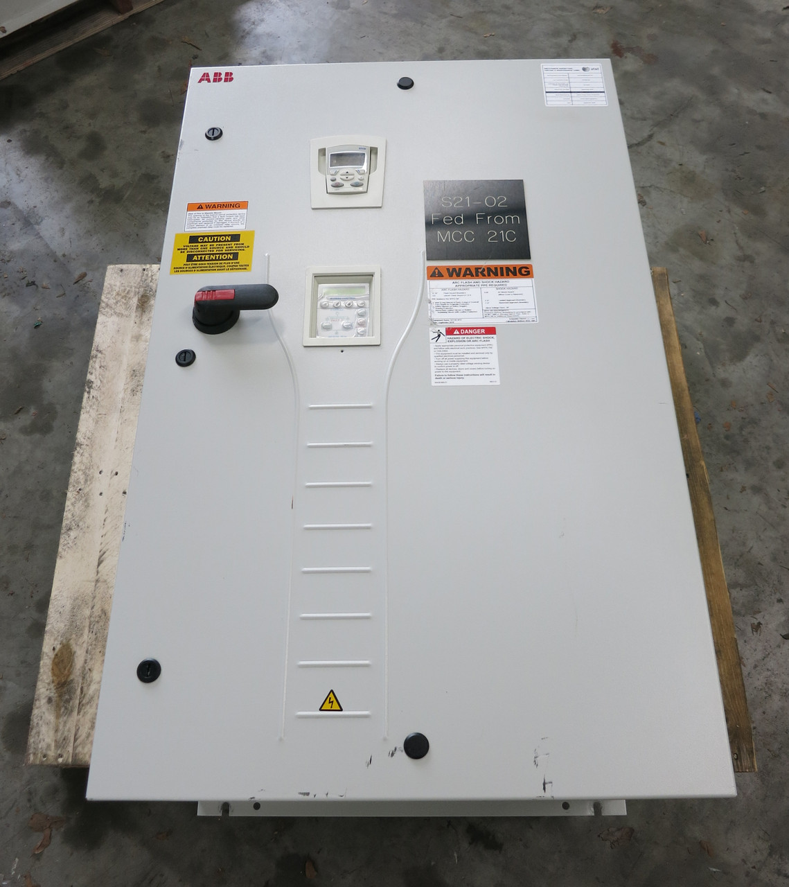 ABB ACH550-BCR-125A-4 100 HP AC VS Drive 3PH 480V ACH-550 ACH550BCR125A4 100HP (DW5661-3)