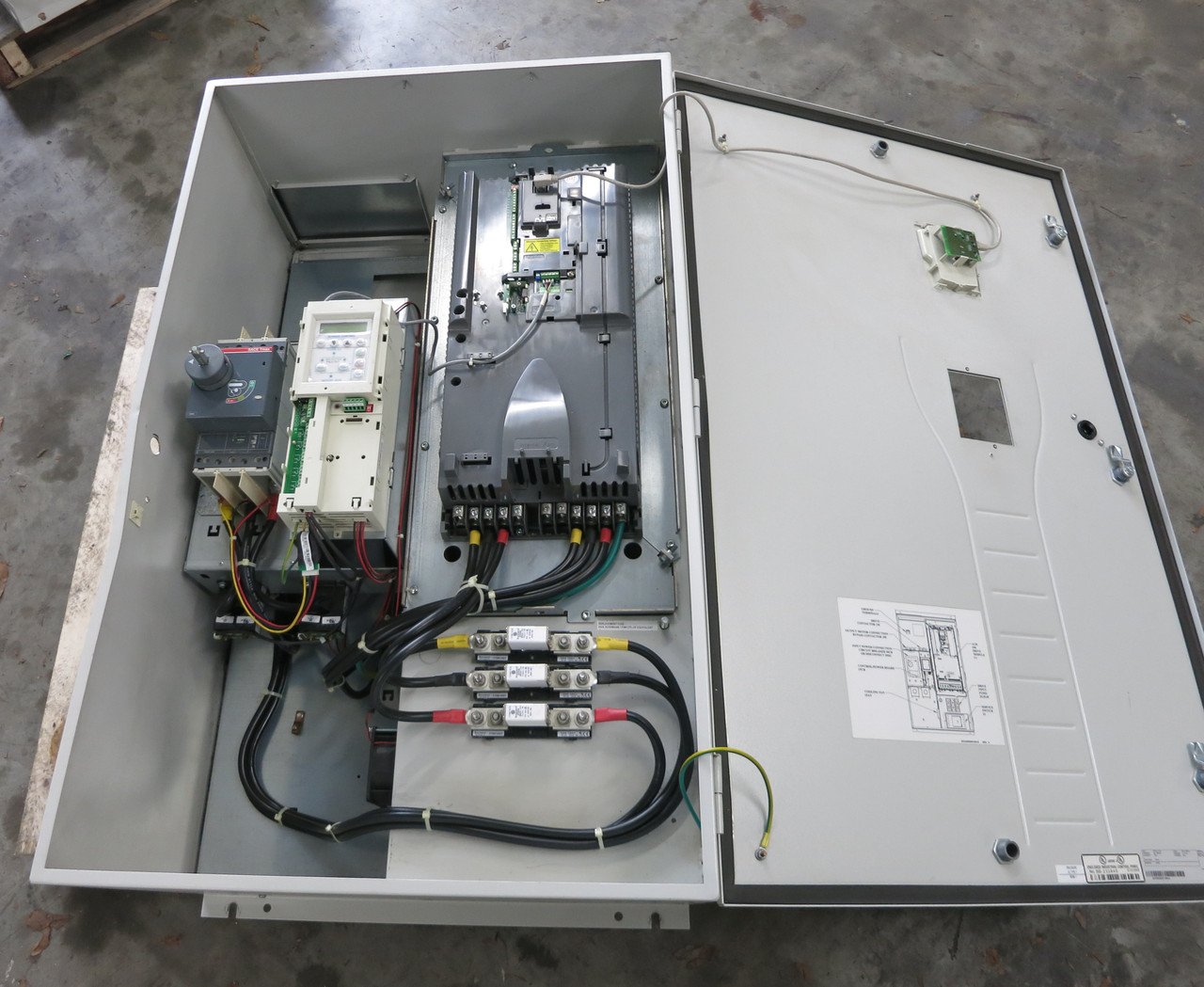 ABB ACH550-BCR-125A-4 100 HP AC VS Drive 3PH 480V ACH-550 ACH550BCR125A4 100HP (DW5661-3)