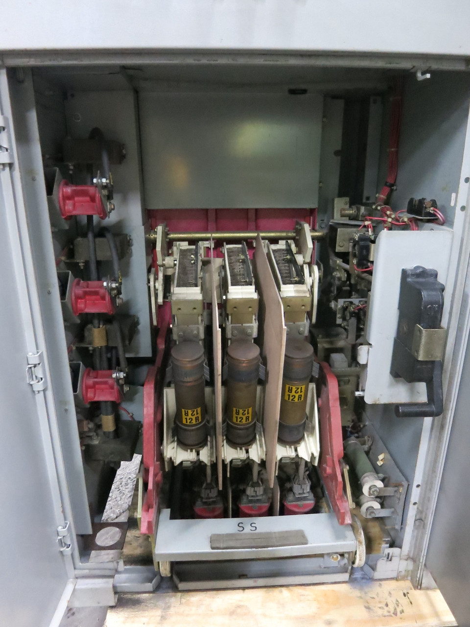 GE IC7160-N217 2 Speed 2 Winding Motor Starter 400/600 HP 2300V LimitAmp Control (DW5685-1)
