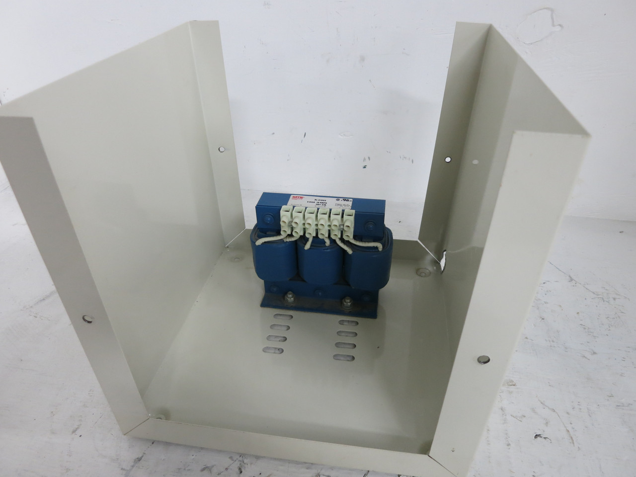 MTE RL-01813 AC Line Reactor 3PH 2.5 mH 600V If 18A Ith 27A RL-01803 Enclosed (DW5703-4)
