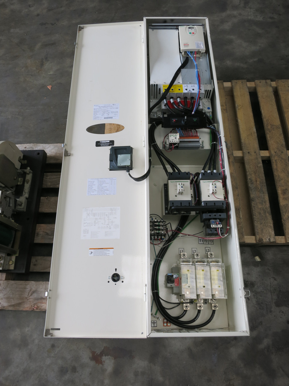 Square D ATV212 S-Flex AC VS Drive Controller 75 HP 460V VFD Enclosed SFD212RG4Y (DW5704-2)