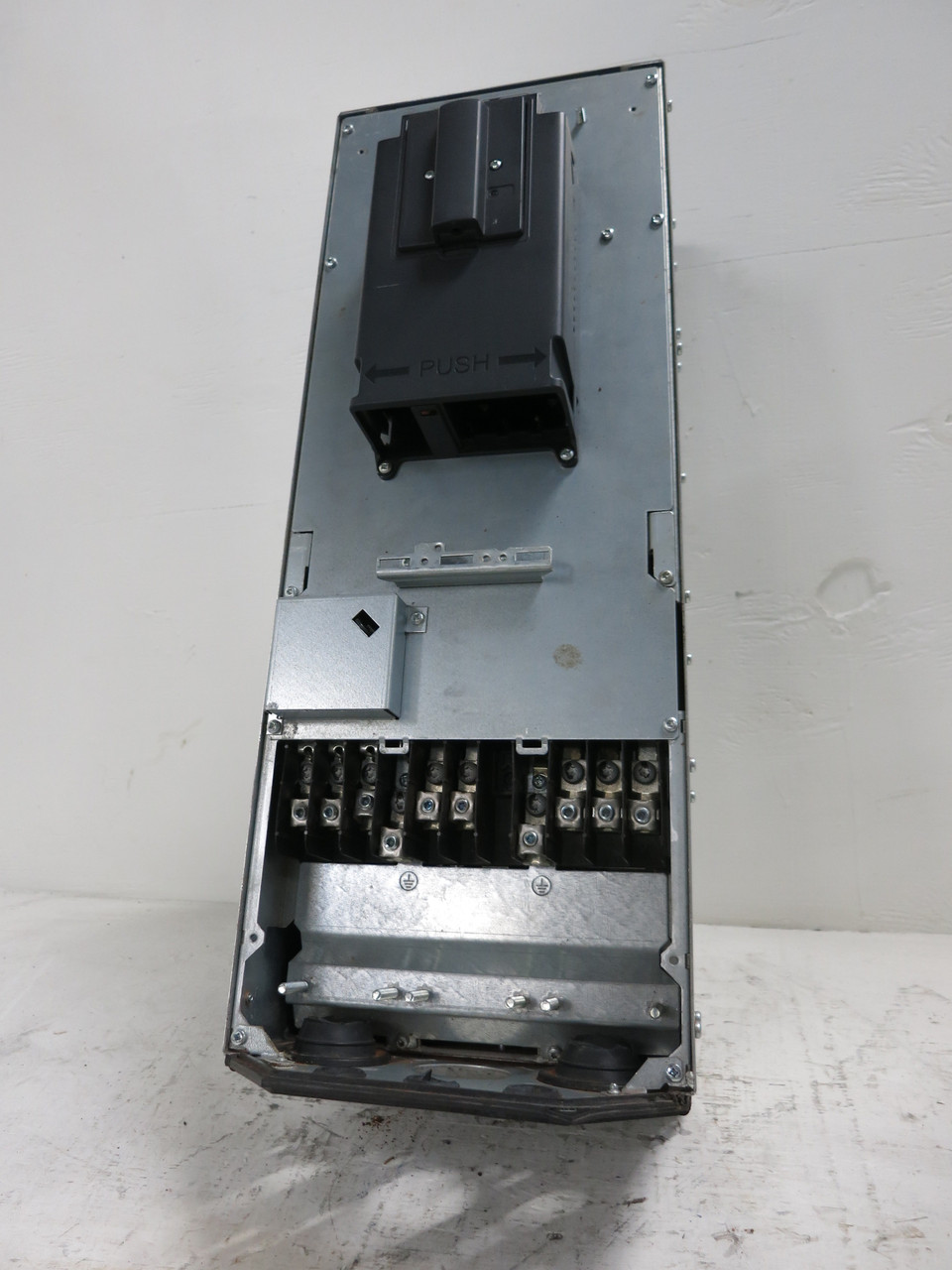 Siemens BT300-050X4-01X 50HP VS Drive 480V 0-320Hz 72A 50 HP VFD HVAC (DW5745-2)