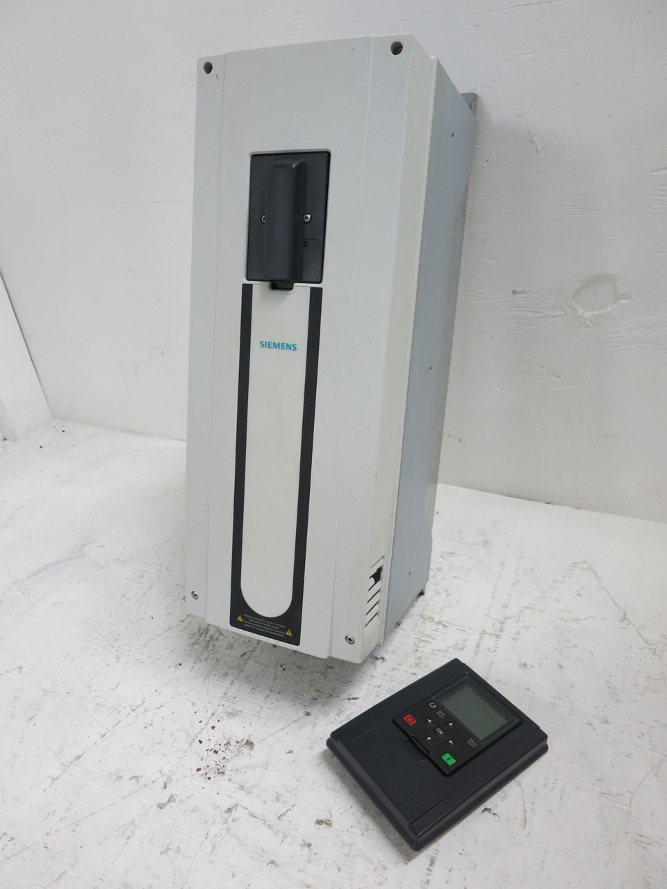 Siemens BT300-030X4-01X 30 HP VS Drive 480V 0-320Hz 46A 30HP VFD HVAC (DW5744-1)