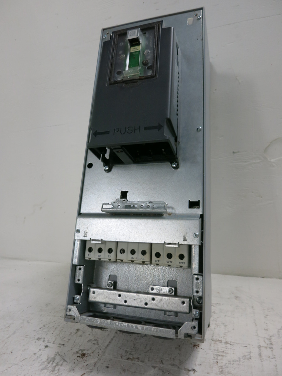 Siemens BT300-030X4-01X 30 HP VS Drive 480V 0-320Hz 46A 30HP VFD HVAC (DW5744-1)