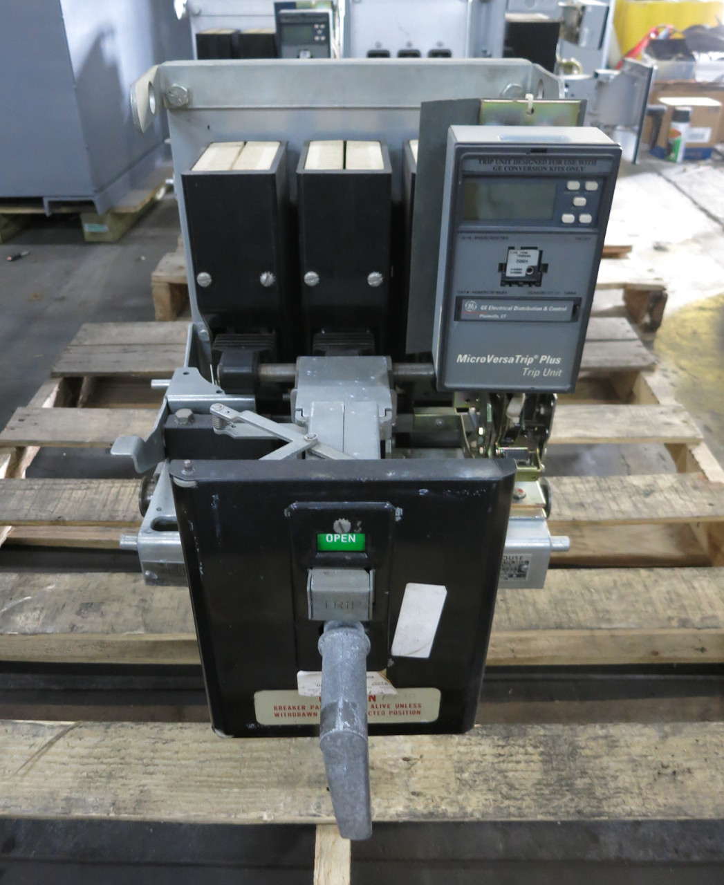 Westinghouse DB25 600A Air Circuit Breaker ADB25C3F0604PM Trip Unit 600 Amp (DW5828-1)