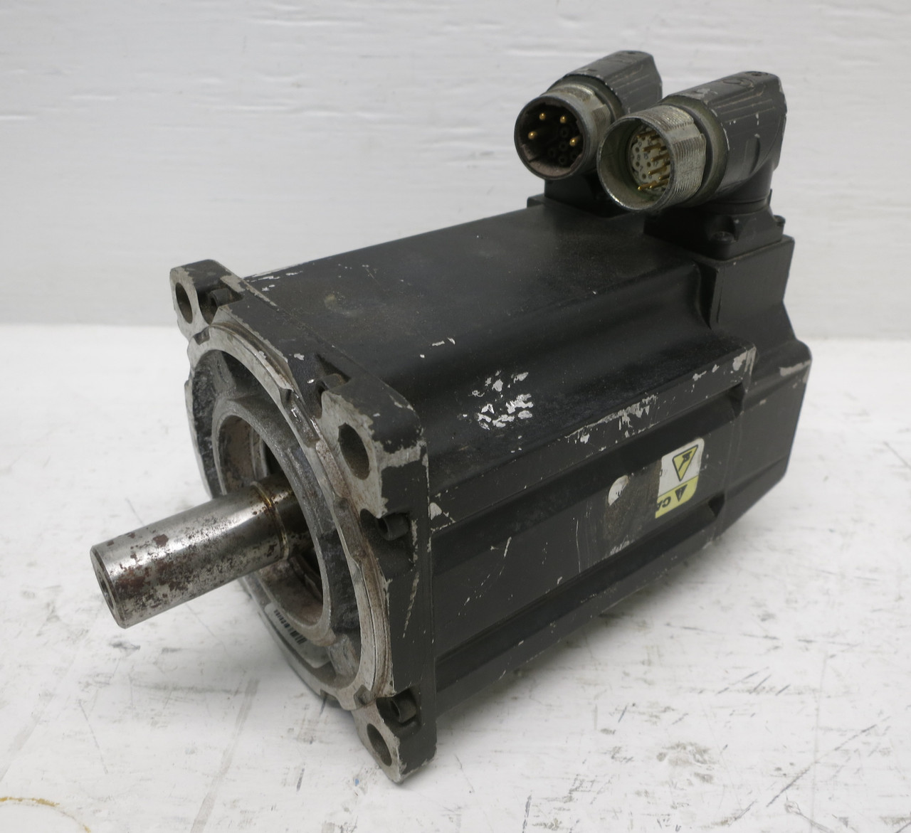 Image of Allen Bradley MPL-B420P-MK72AA Kinetix AC Servo Motor 2.5 HP 460V 5000 RPM 12177