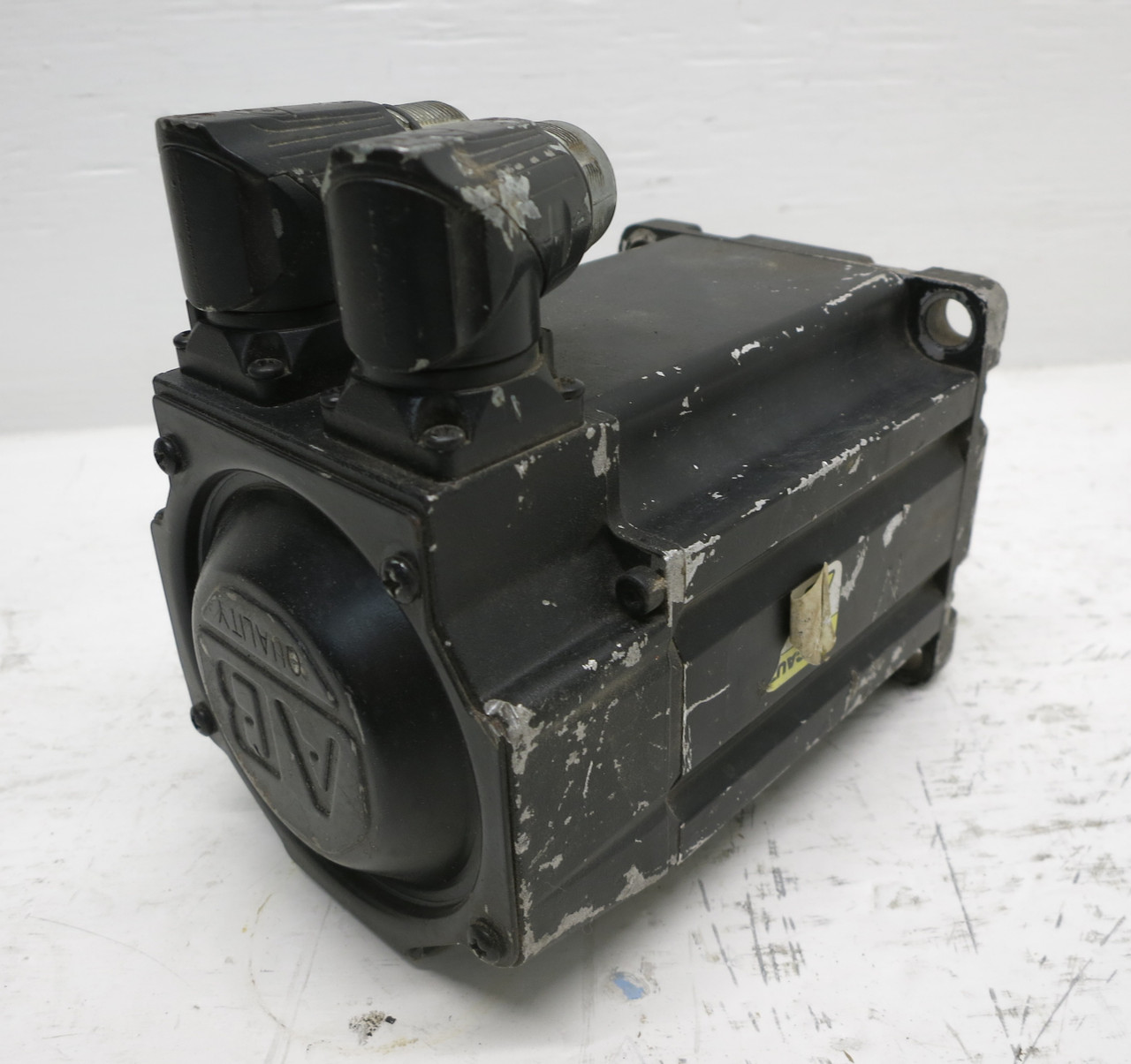 Allen Bradley MPL-B420P-MK72AA Kinetix AC Servo Motor 2.5 HP 460V 5000 RPM 12177 (DW5901-1)