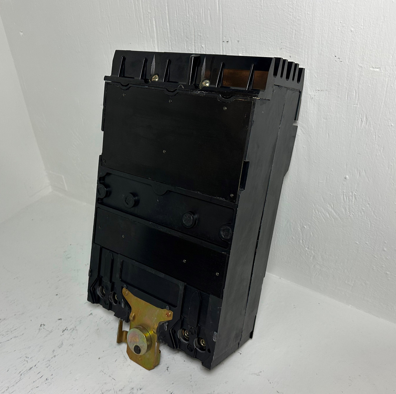 Square D I-Line MEC236LI 225A LI Circuit Breaker 225 Amp No Plug 600V 3P MEC236 (EM4984-1)
