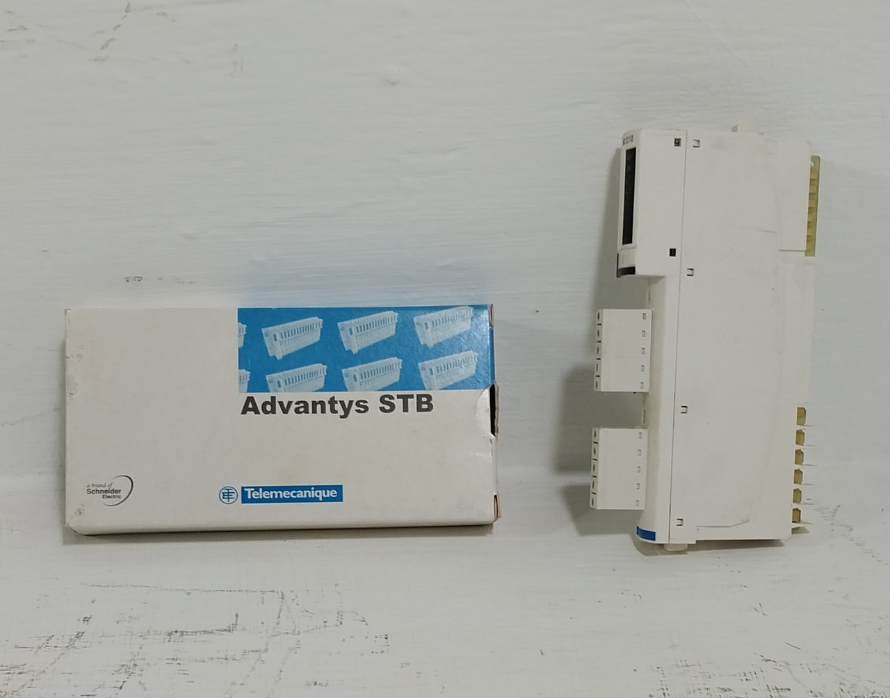 New Telemecanique Advantys STBDRC3210 Relay Output Module 2A 24V Coil 2pt PLC (BJ0715-6)