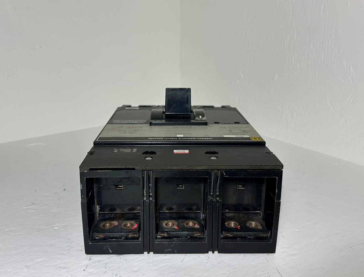 Square D MHP367002100 700A Circuit Breaker w/ Alarm Switch 600V MHP36700 700 Amp (EM5008-2)