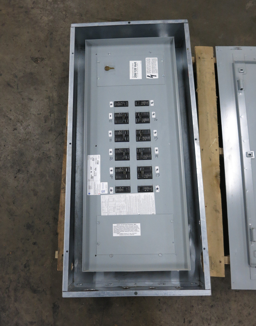 GE AQU3302RCX 225A MLO Breaker Panel Board 208Y/120V 3PH 4W 225 Amp ReliaGear (DW6002-1)