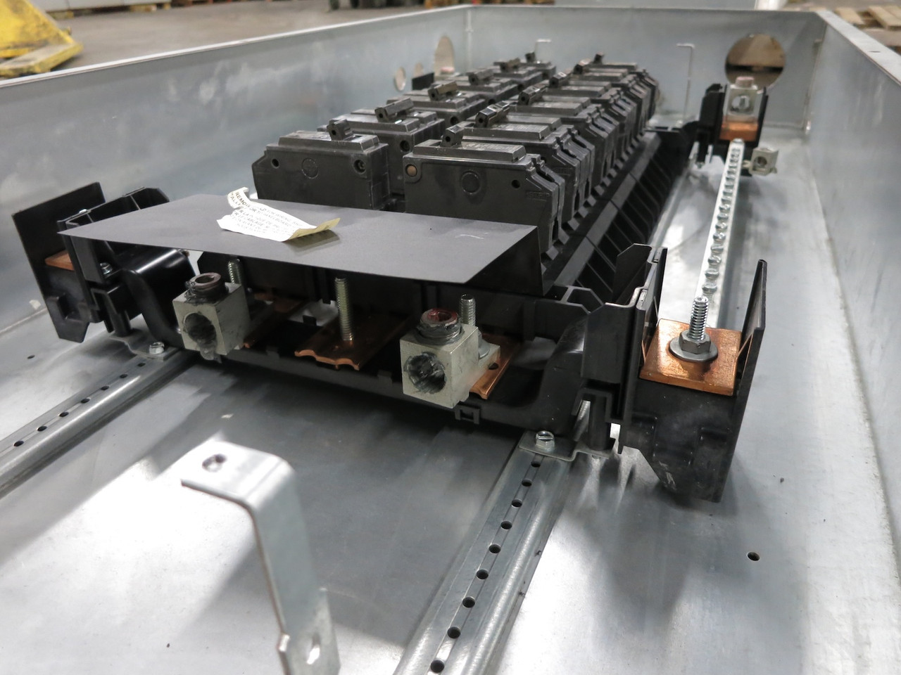 GE AQU3302RCX 225A MLO Breaker Panel Board 208Y/120V 3PH 4W 225 Amp ReliaGear (DW6002-1)