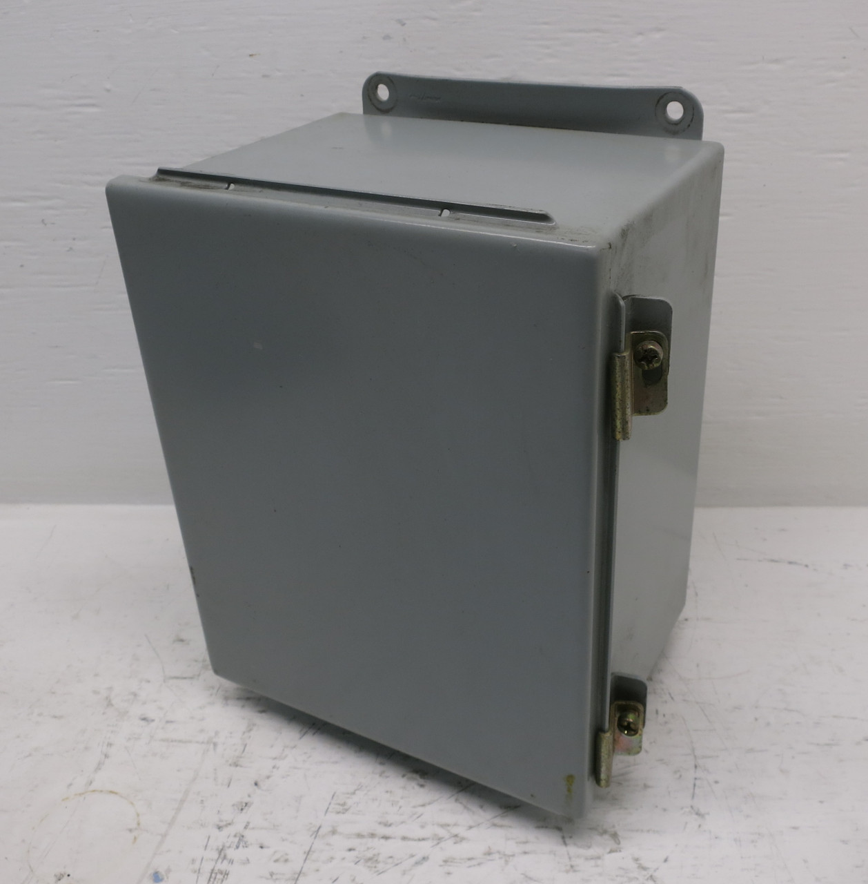 Allen Bradley 22A-D1P4N104 Ser A 0.5 HP PowerFlex 4 AC VS Drive Enclosed Type 12 (DW6062-1)
