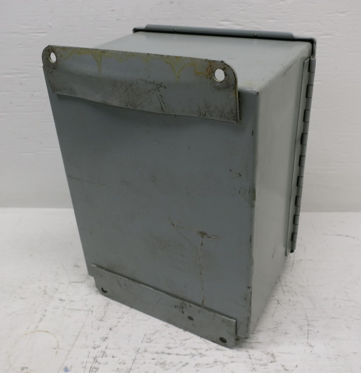 Allen Bradley 22A-D1P4N104 Ser A 0.5 HP PowerFlex 4 AC VS Drive Enclosed Type 12 (DW6062-1)