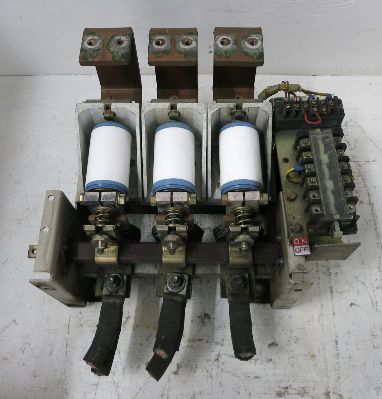 Toshiba CV212-JATU 600A 1500V 3PH Vacuum Contactor 90VDC Coil 600 Amp (DW6073-2)