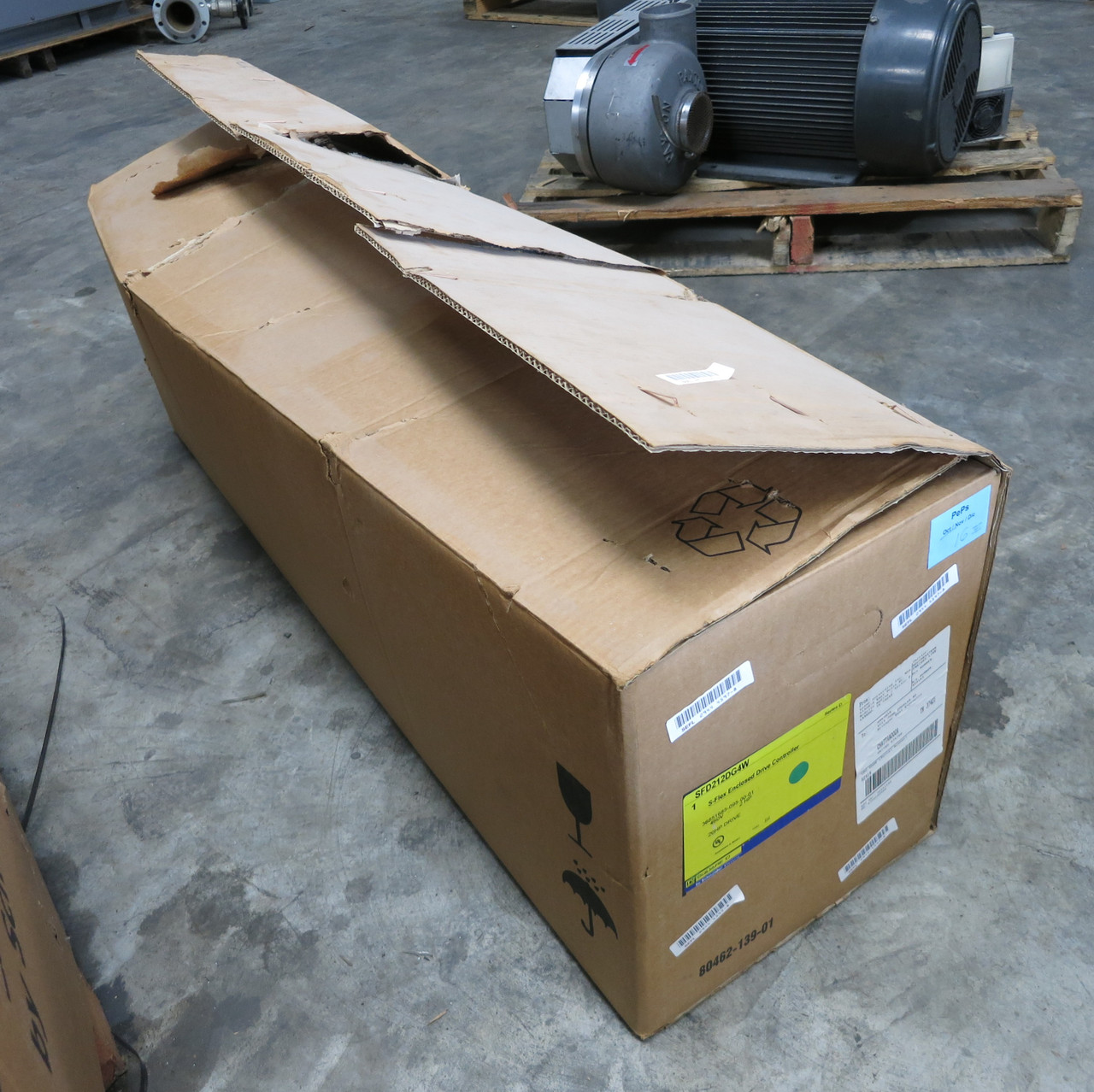 NEW Square D ATV212 S-Flex VS Drive Controller 2 HP Enclosed SFD212DG4W VFD 460V (DW6093-1)