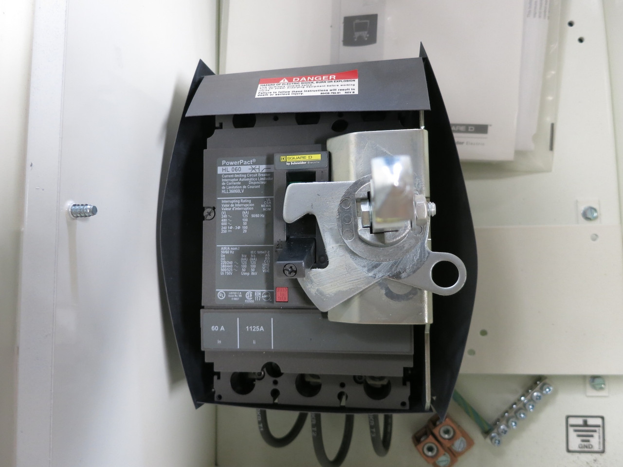 NEW Square D ATV212 S-Flex VS Drive Controller 20 HP Enclosed SFD212KG4W VFD 460 (DW6092-3)