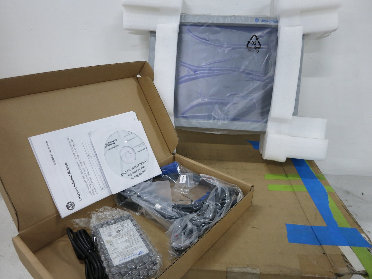 NEW Allen Bradley 6176M-15VN Ser B 15" Standard Screen Monitor 1550M 15 in Vesa (DW6097-1)