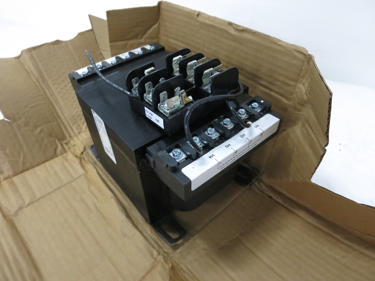 NEW Allen Bradley 1497A-A10-M8-3-N 750VA Control Transformer 208/277/80 - 95/115 (DW6207-1)