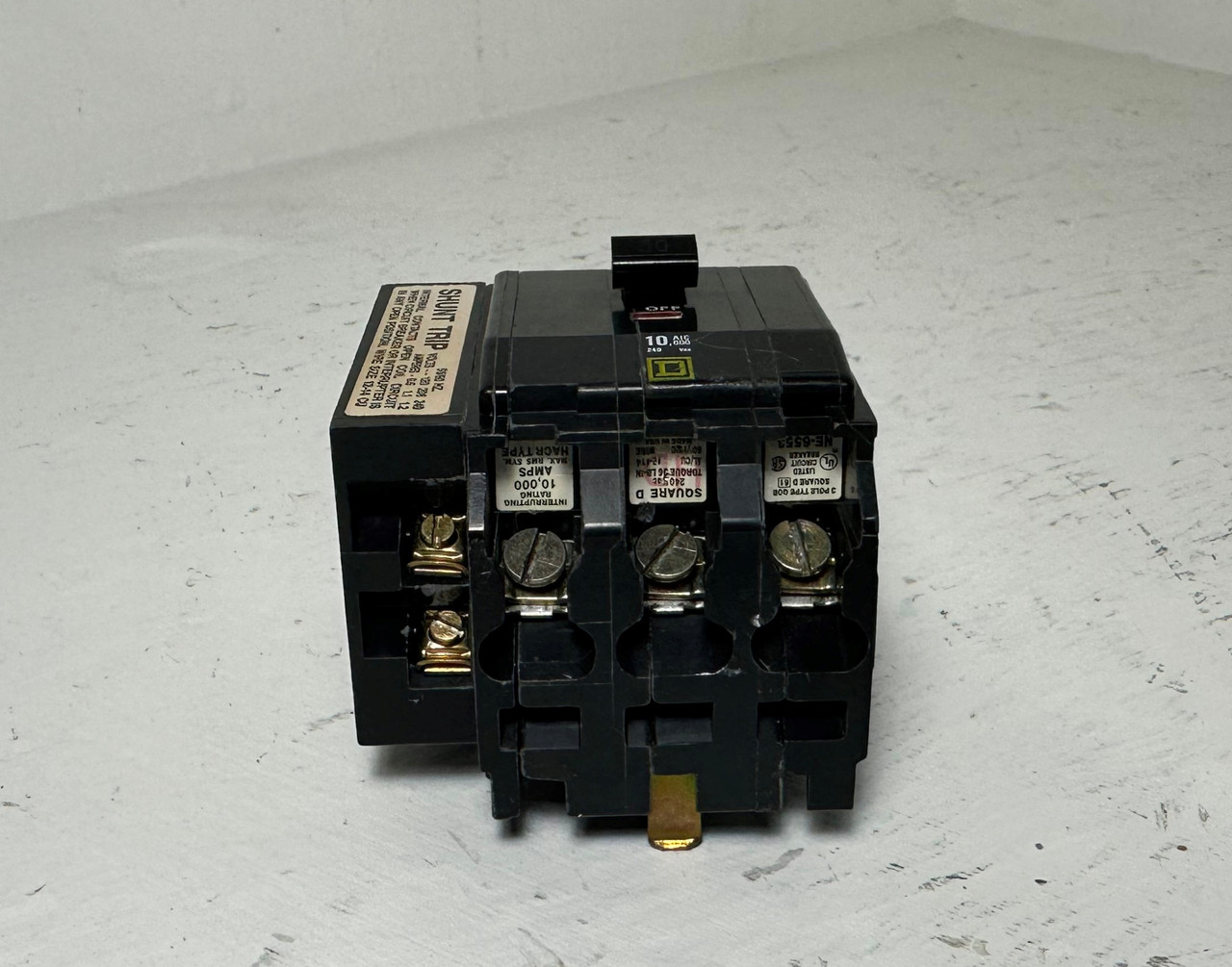 Square D QOB3301021 30A Circuit Breaker w/ Shunt Trip 240 VAC QOB 3 Pole 30 Amp (EM5095-26)