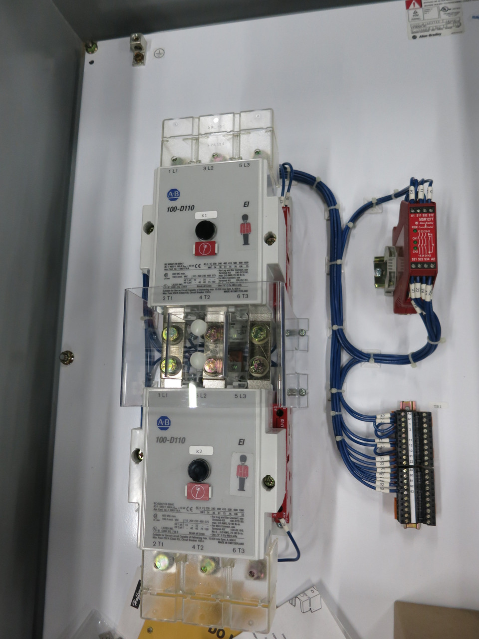 NEW Allen Bradley 1000-M/A82746 100-D110 Reversing Contactor Enclosed Type 12 (DW6316-1)