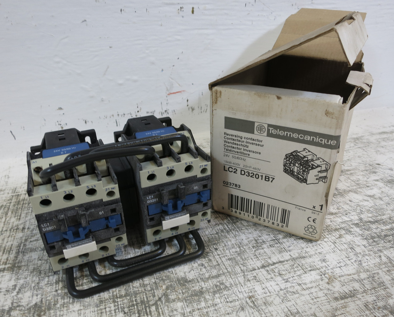 NEW Telemecanique LC2-D3201B7 Reversing Motor Contactor 24V Coil LC2D3201 20 HP (DW6322-1)