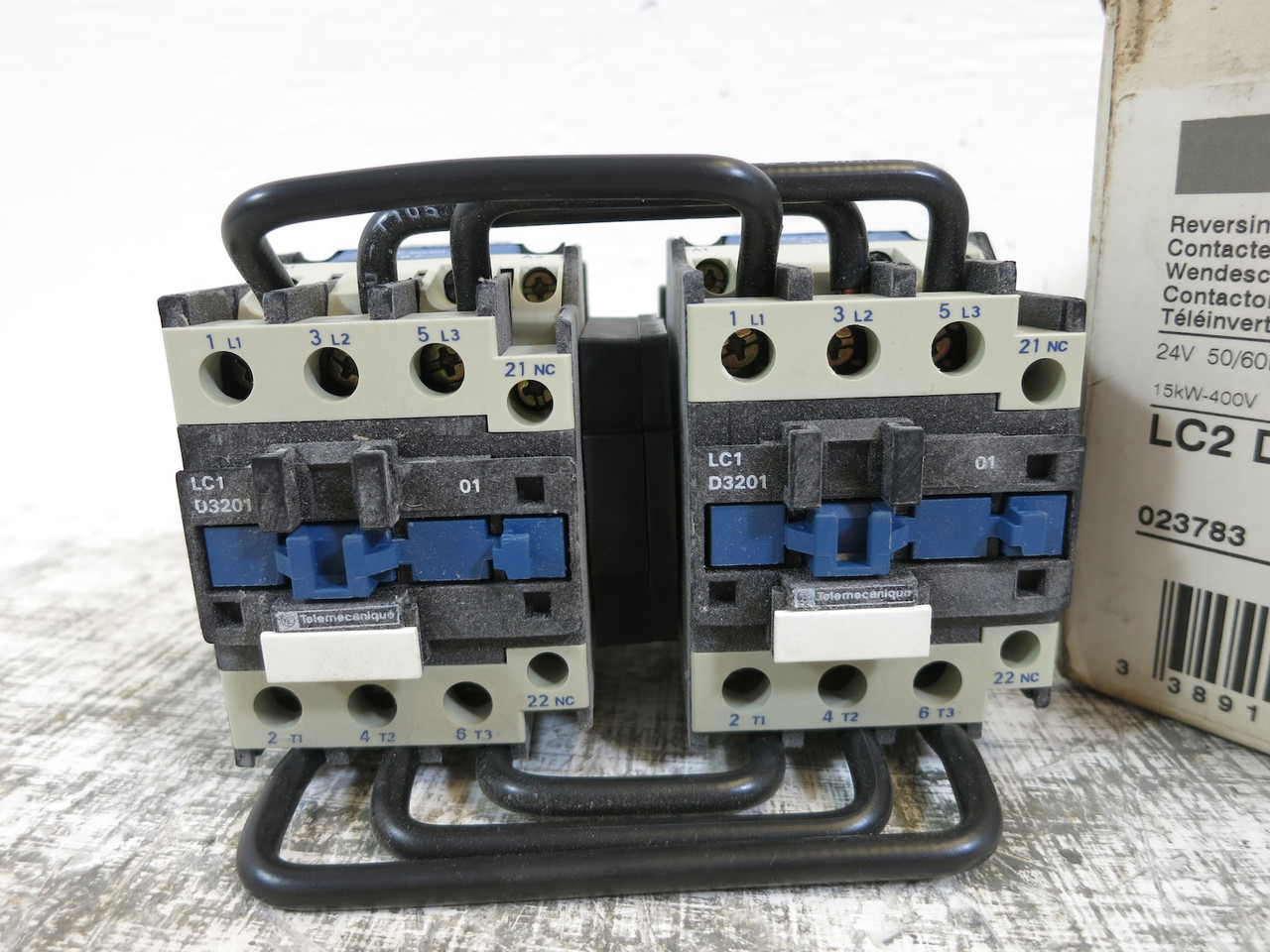 NEW Telemecanique LC2-D3201B7 Reversing Motor Contactor 24V Coil LC2D3201 20 HP (DW6322-1)