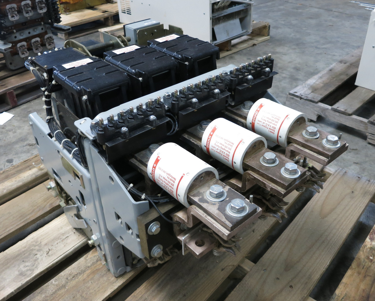 GE AKRU-7D-30 800A Fused Air Circuit Breaker LSI Trip TS20LSIT1 800 Amp EO RMS (DW6389-2)