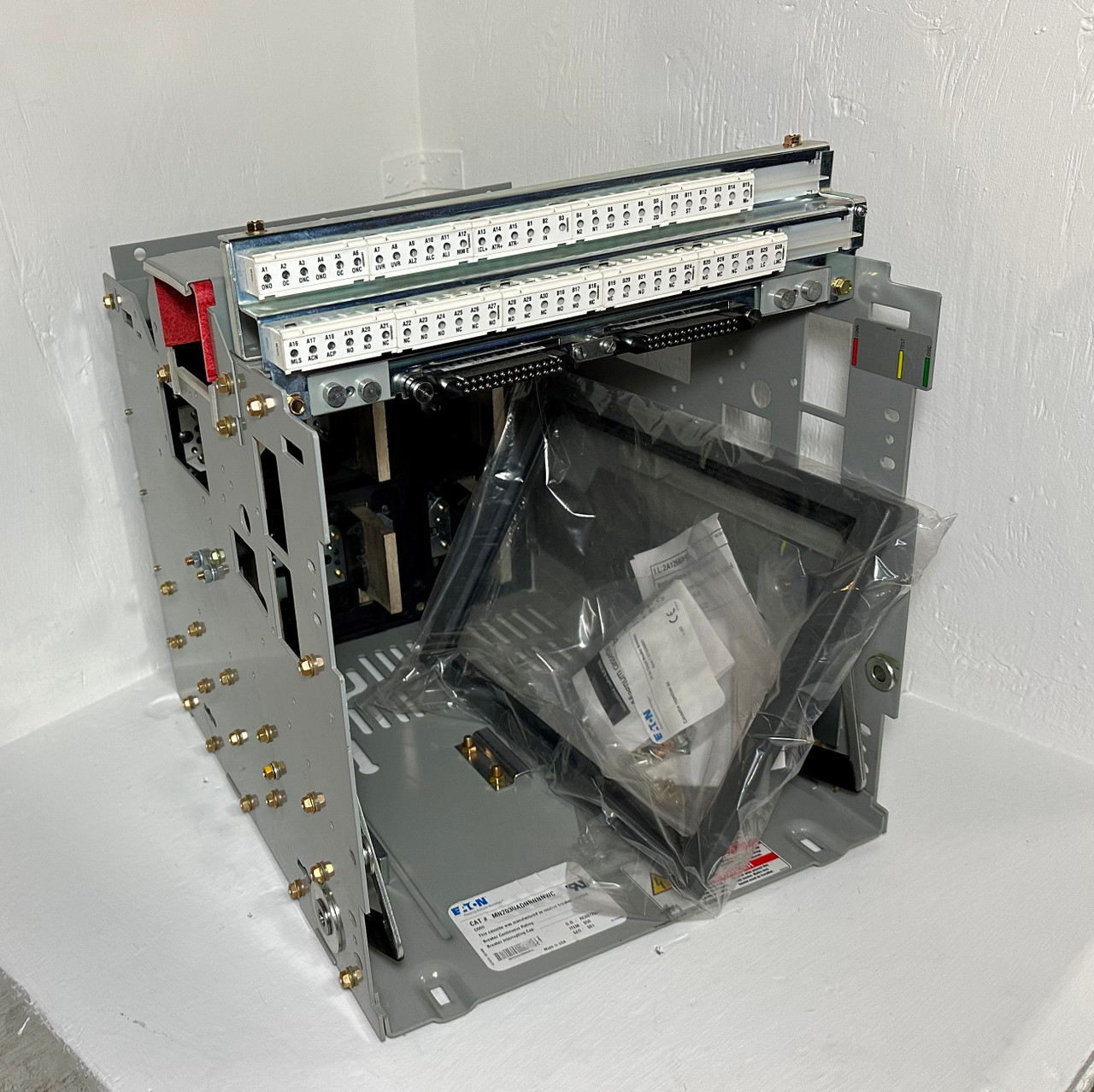 NEW Eaton MN203UADNNNNNWC Drawout Cradle Cassette for Magnum DS Breaker 2000 Amp (EM5161-1)