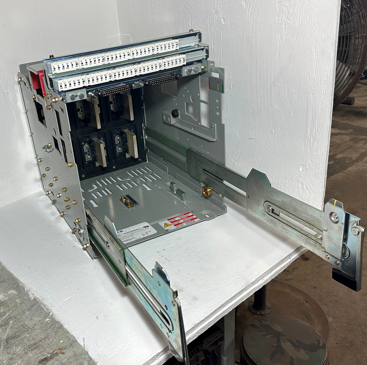 NEW Eaton MN203UADNNNNNWC Drawout Cradle Cassette for Magnum DS Breaker 2000 Amp (EM5161-1)