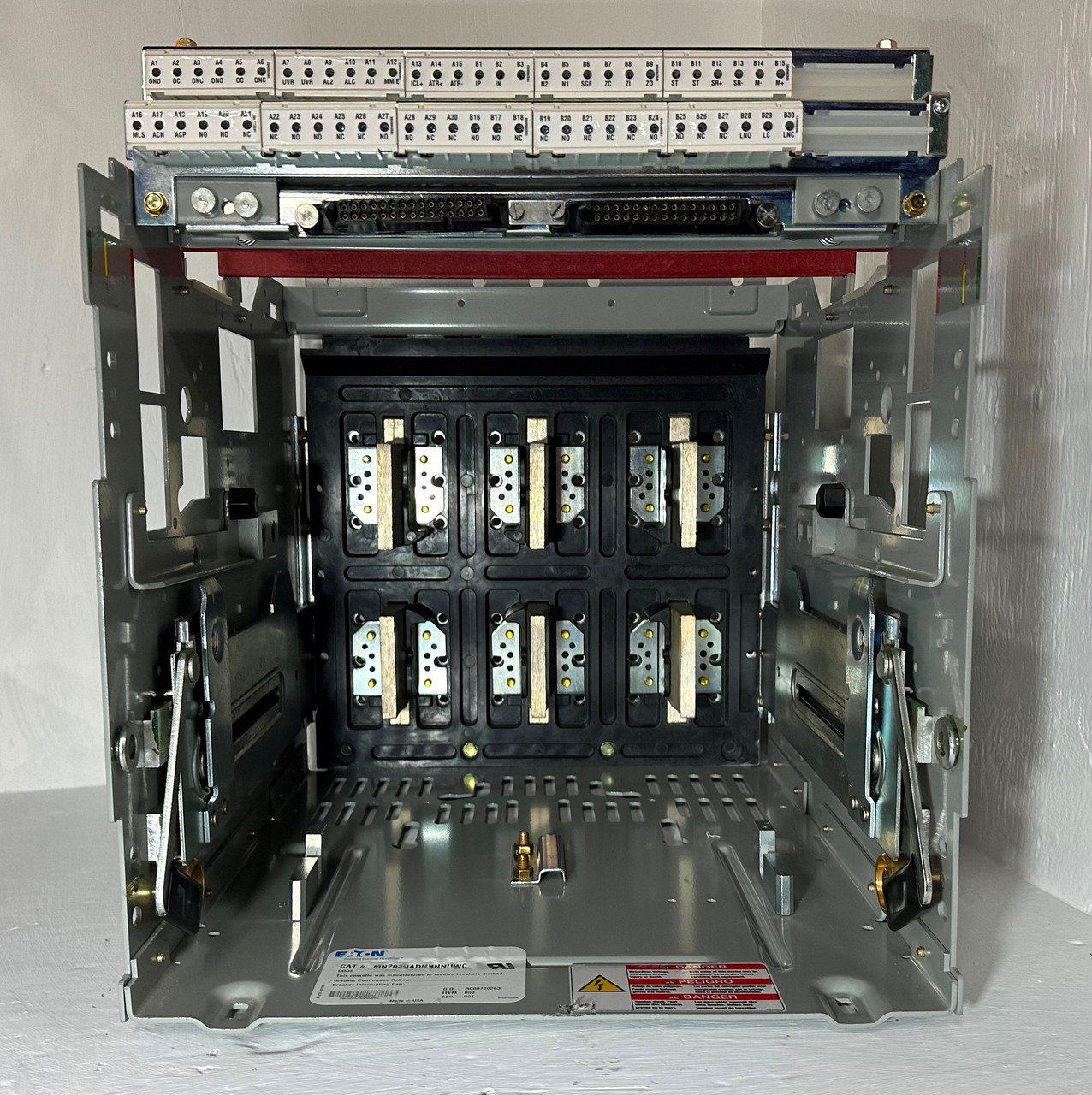 NEW Eaton MN203UADNNNNNWC Drawout Cradle Cassette for Magnum DS Breaker 2000 Amp (EM5161-1)