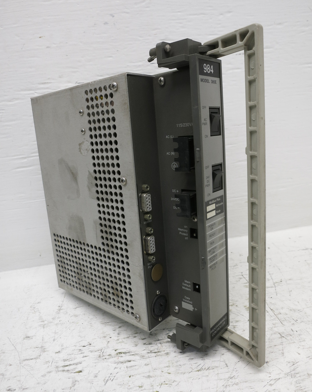 Modicon PC-E984-385 984 Programmable Controller CPU Schneider Automation PLC (DW6415-10)