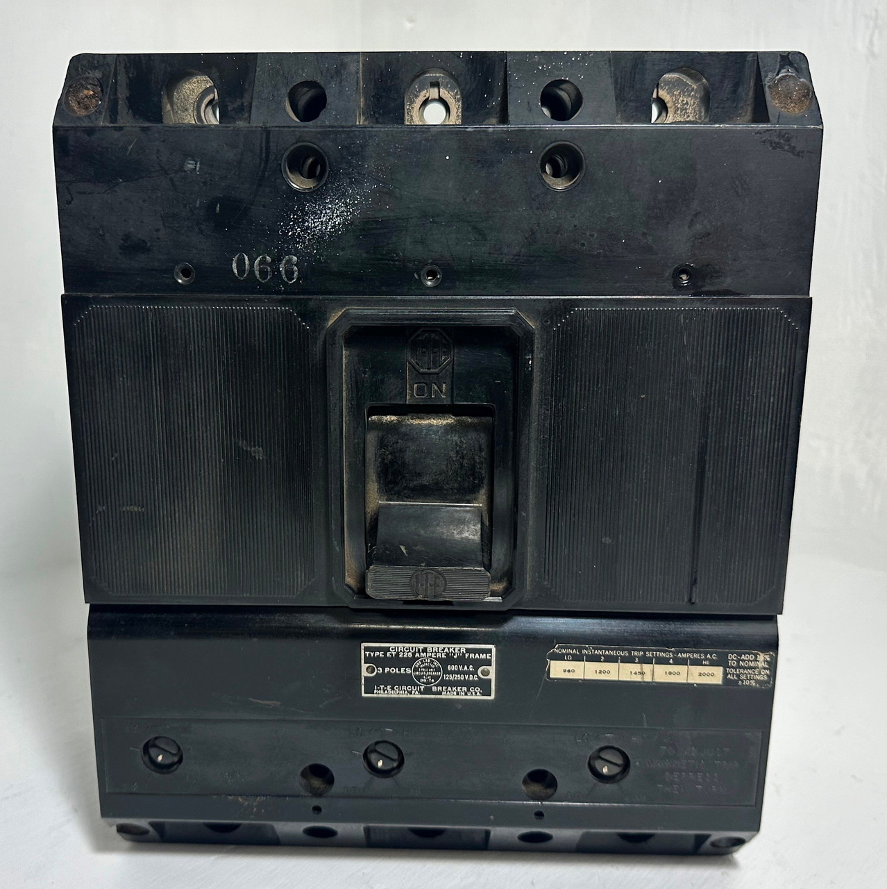 I-T-E ET5916 ET225 225A Circuit Breaker w/ 200 Amp Trip 600V Type ET J Frame ITE (EM5189-1)