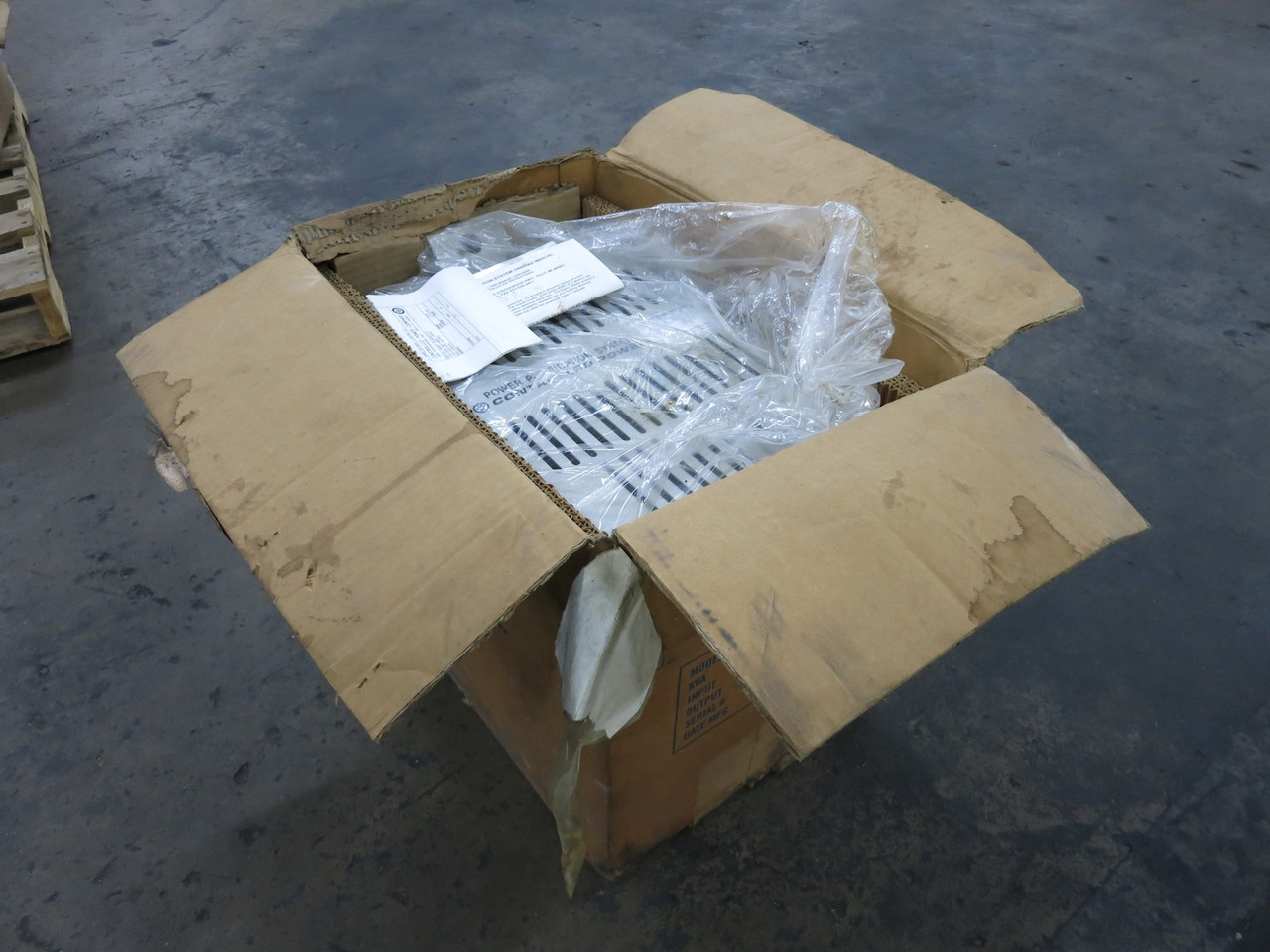 NEW Controlled Power 5DZZX-1.5K-8-PI 1.5 kVA Mini/Micro Computer Regulator MCR (DW6460-1)