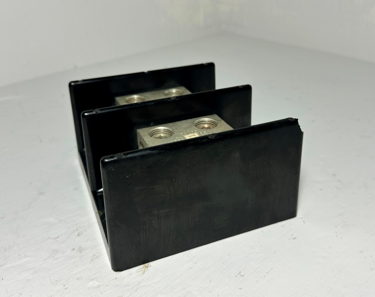 Bussmann Cooper 16500-2 Power Distribution Block PTA3522 600V 620A 350-4 Buss 2P (EM5204-1)