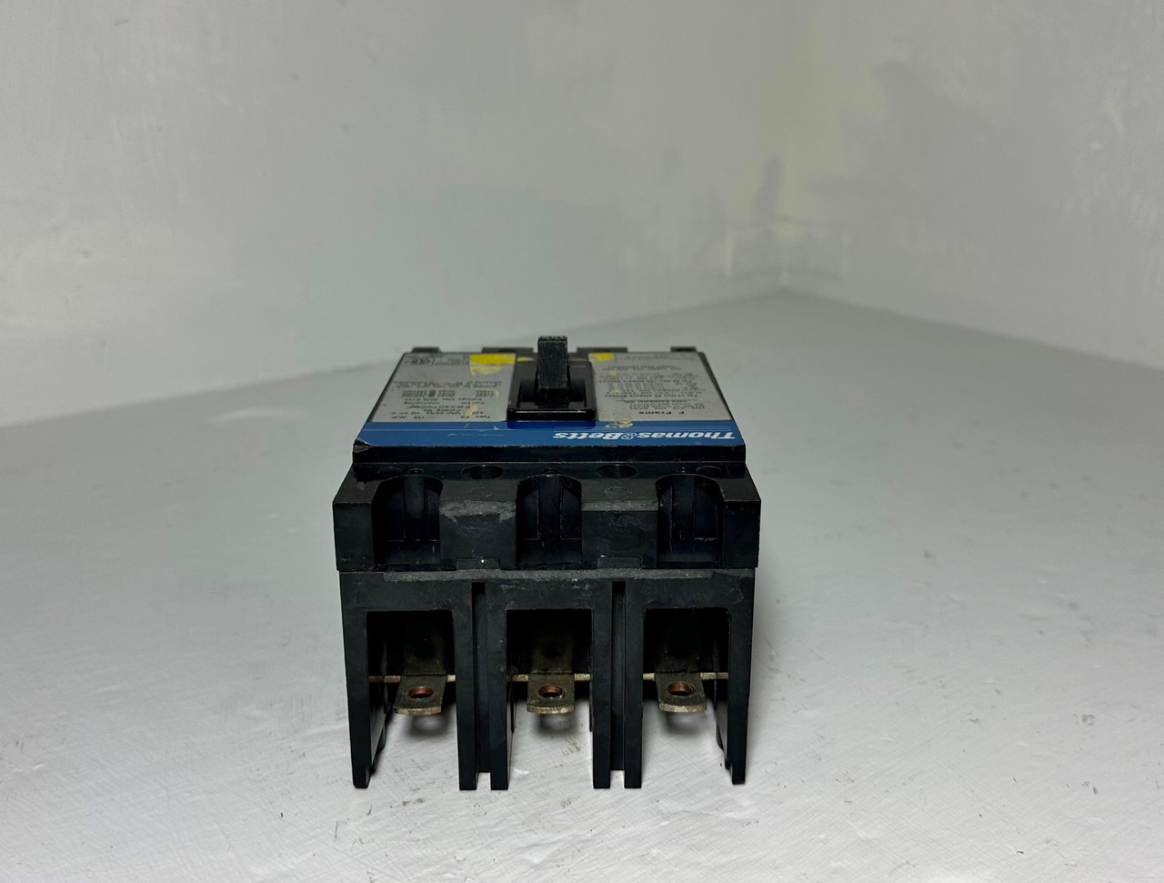 Thomas & Betts FS340100B 100A Circuit Breaker 3P 480 VAC Type FS Eaton 100 Amp (EM5210-1)