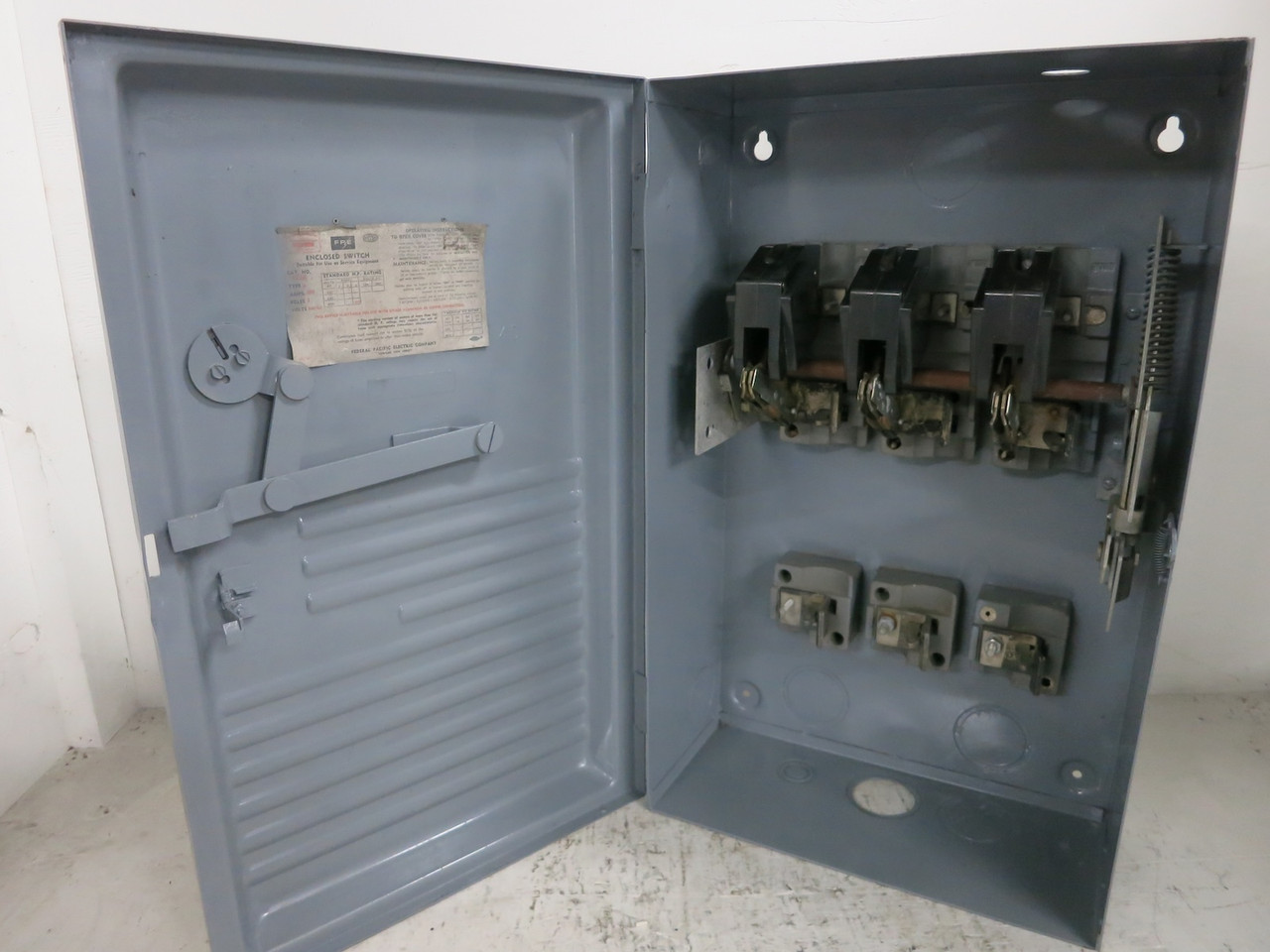 FPE T236 200A 600V Fusible Safety Switch Disconnect 200 Amp Federal Pacific (DW6499-1)