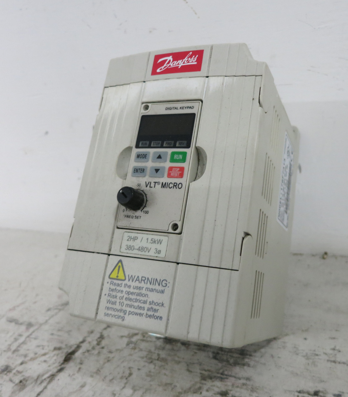 Danfoss VLT-Micro 176F7313 2 HP AC VS Drive 1.5 kW 480V 3PH 3.1 kVA 4A (DW6504-11)