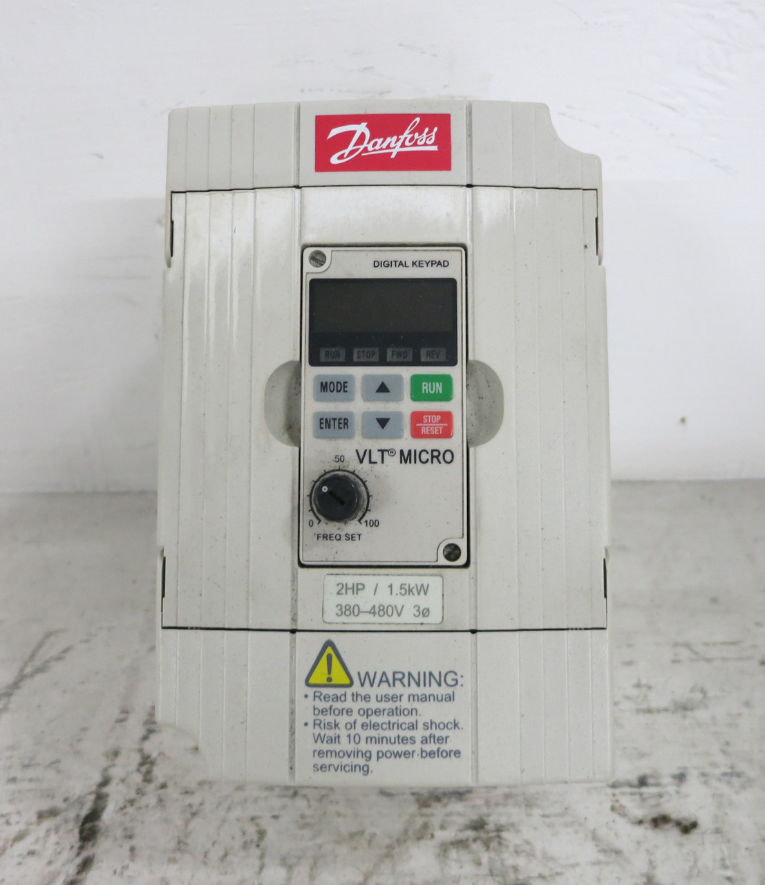 Danfoss VLT-Micro 176F7313 2 HP AC VS Drive 1.5 kW 480V 3PH 3.1 kVA 4A (DW6504-11)