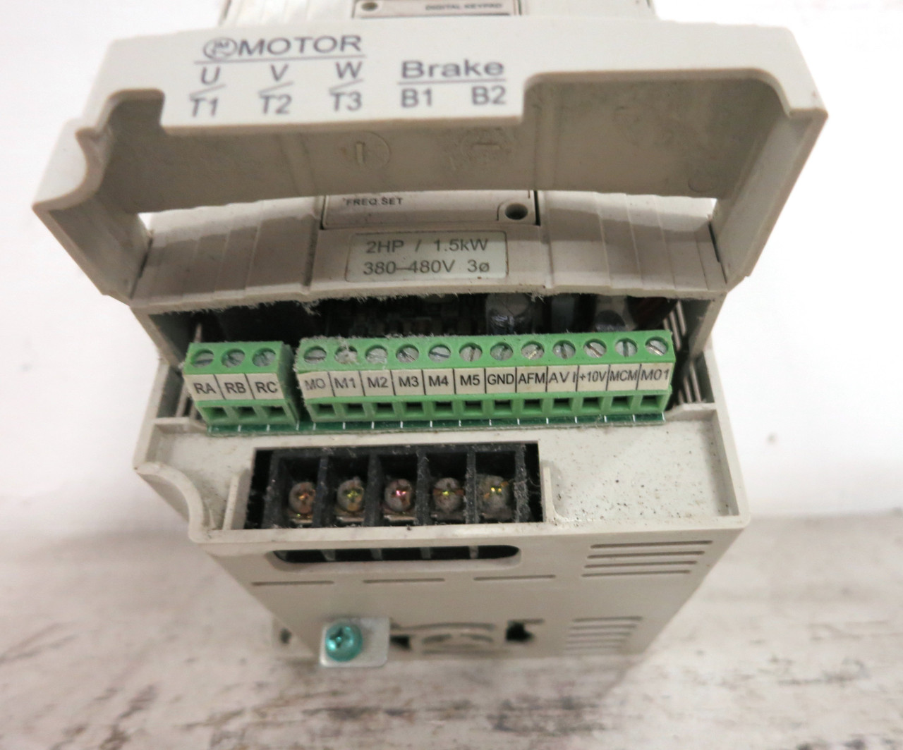 Danfoss VLT-Micro 176F7313 2 HP AC VS Drive 1.5 kW 480V 3PH 3.1 kVA 4A (DW6504-11)