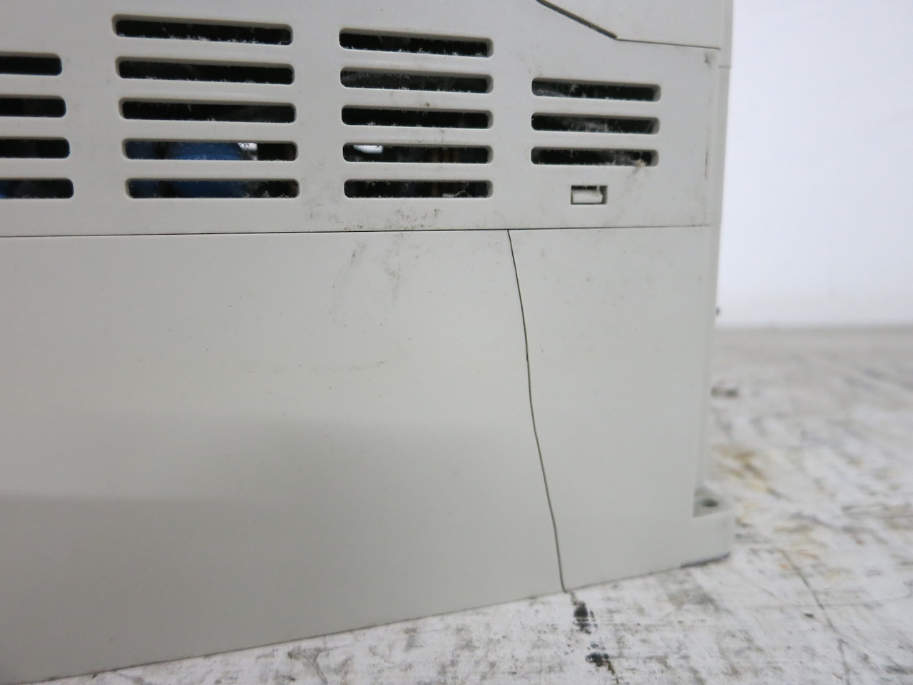 Danfoss VLT-Micro 176F7313 2 HP AC VS Drive 1.5 kW 480V 3PH 3.1 kVA 4A (DW6504-11)