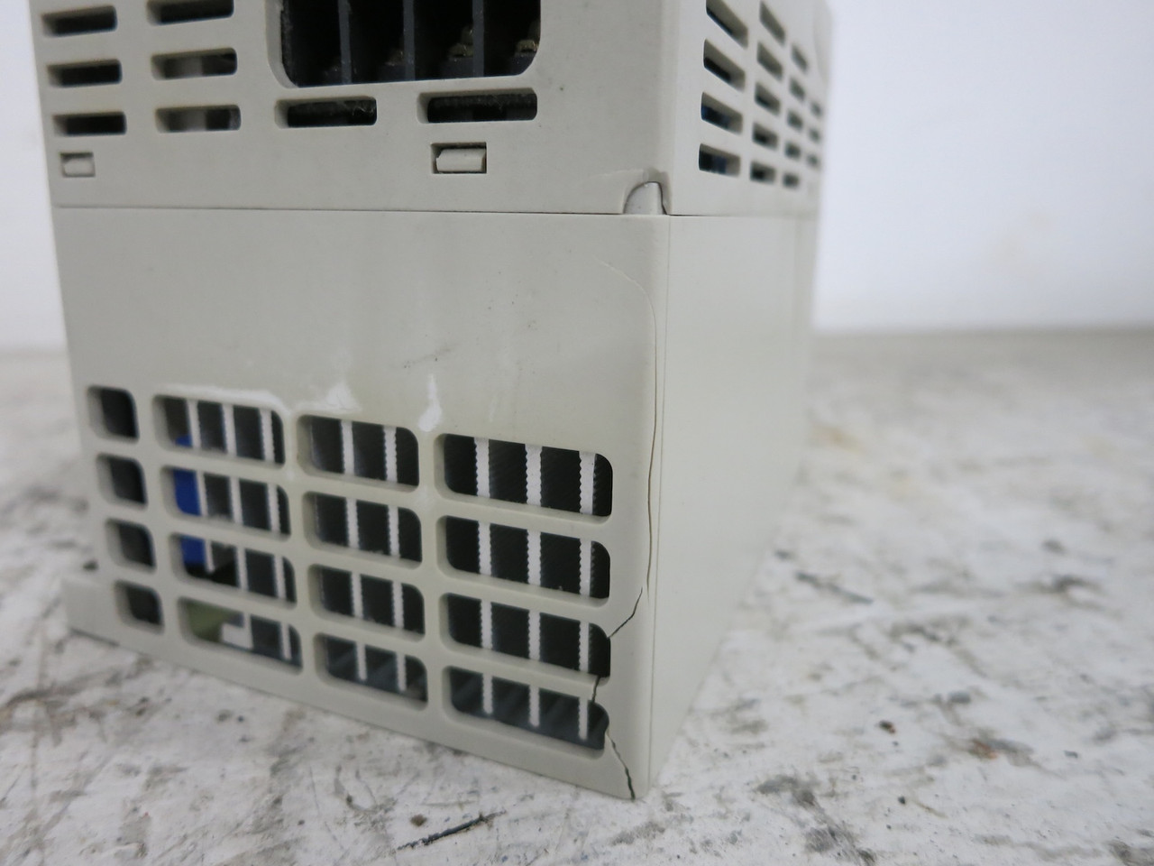 Danfoss VLT-Micro 176F7313 2 HP AC VS Drive 1.5 kW 480V 3PH 3.1 kVA 4A (DW6504-11)