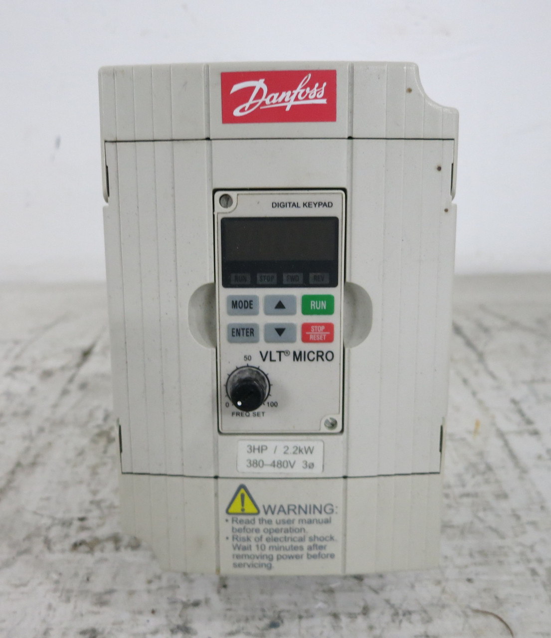 Danfoss VLT-Micro 176F7314 3 HP AC VS Drive 2.2 kW 480V 3PH 3.8 kVA 5A (DW6503-1)