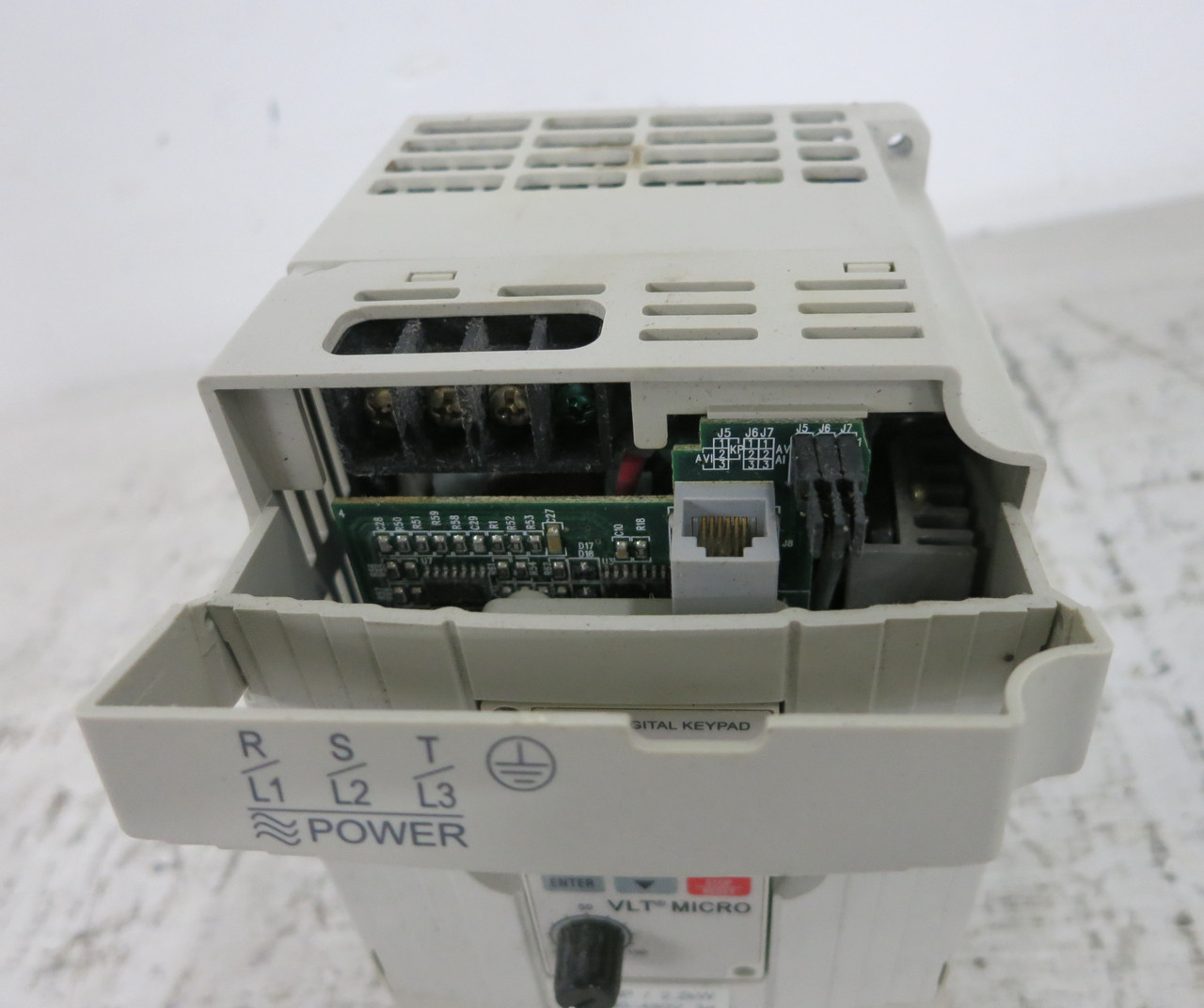 Danfoss VLT-Micro 176F7314 3 HP AC VS Drive 2.2 kW 480V 3PH 3.8 kVA 5A (DW6503-1)