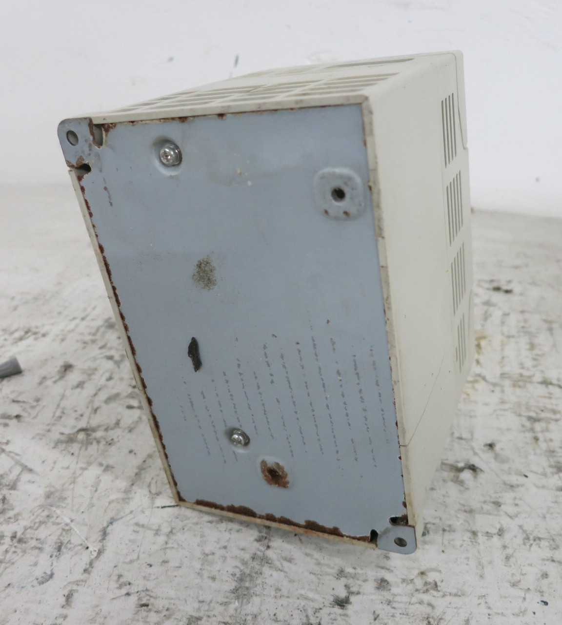 Danfoss VLT-Micro 176F7314 3 HP AC VS Drive 2.2 kW 480V 3PH 3.8 kVA 5A (DW6503-1)