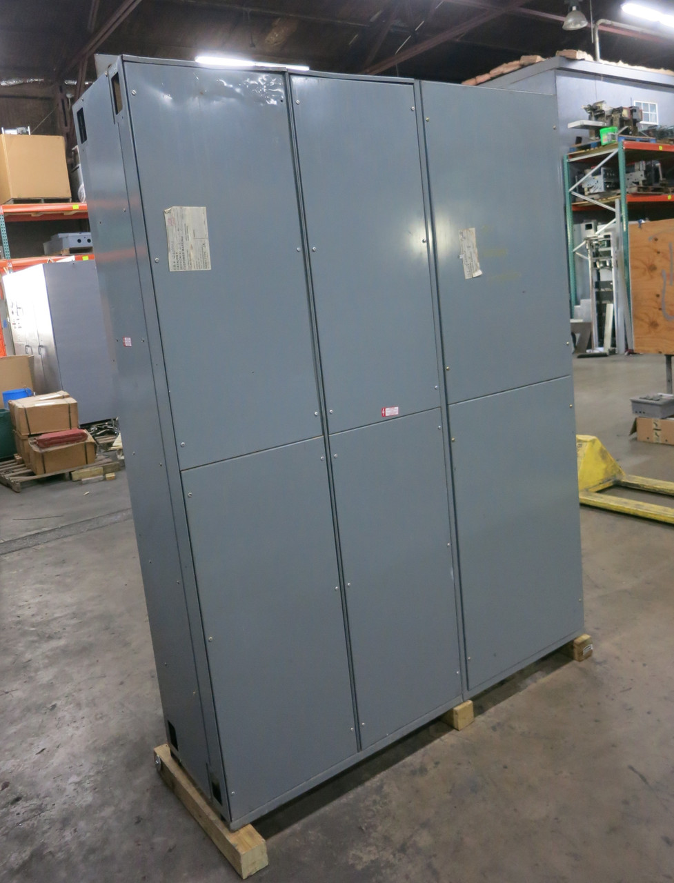 Square D Model 4 1200/300A MCC Motor Control Center 3x Section Main Breaker (DW6554-1)