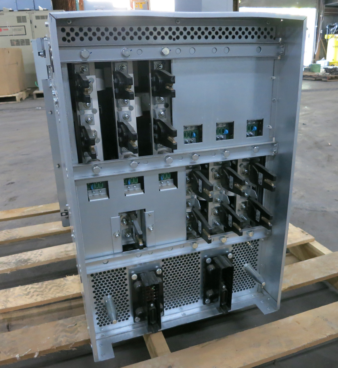 APC SYSW250KD Symmetra PX Static Bypass Switch 250kVA 480V 301A 3PH 250kW (DW6566-1)