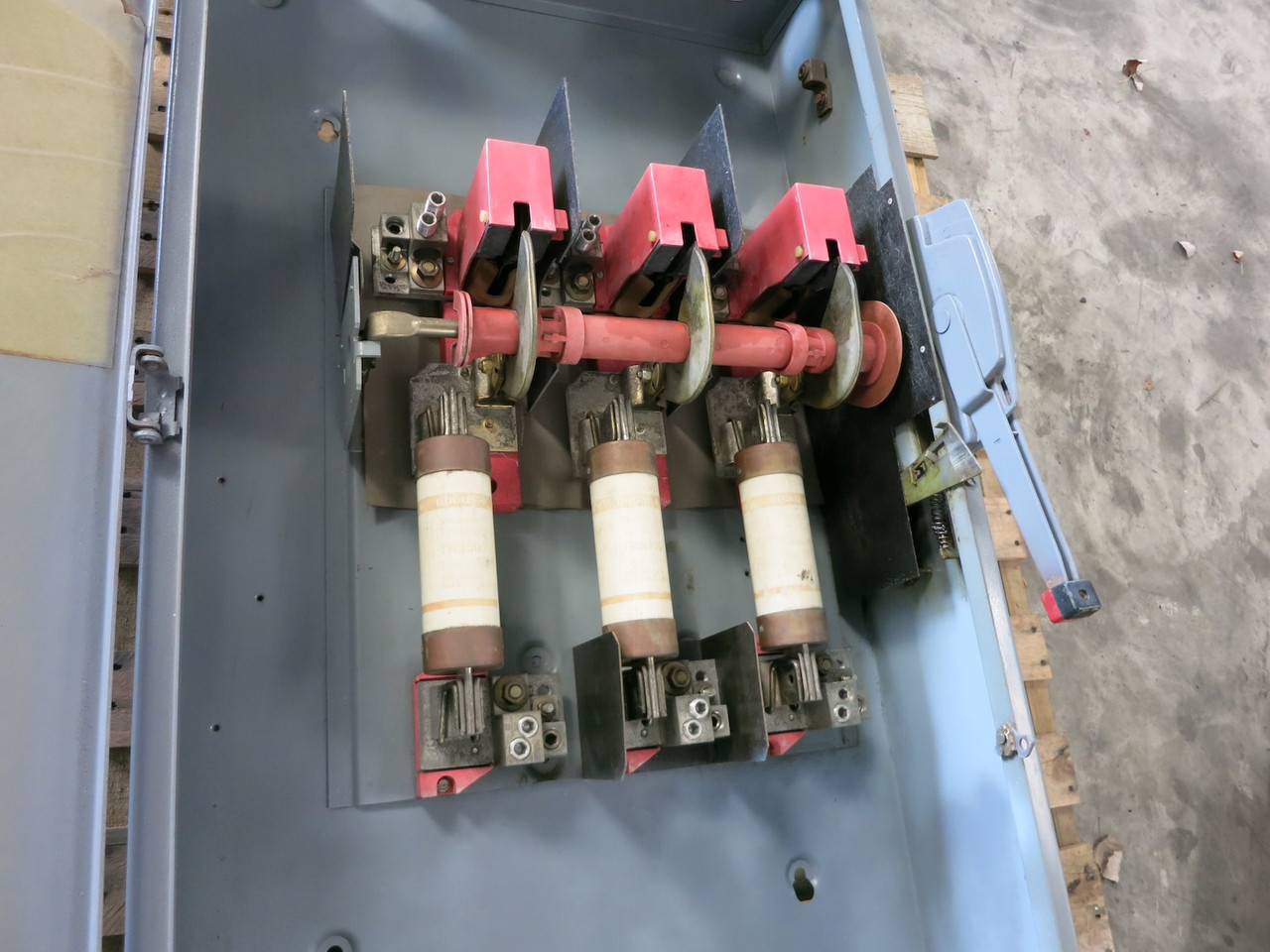 Square D H365 400A 600V Fusible Heavy Duty Safety Switch Disconnect 400 Amp (DW6577-1)